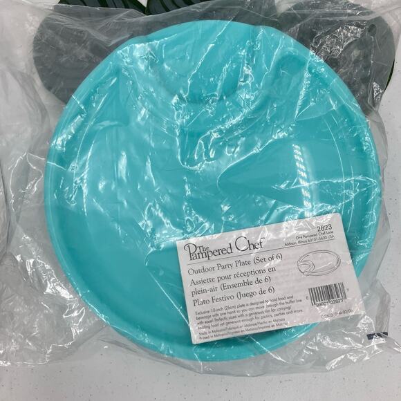 The Pampered Chef 2823 Blue Green Plastic Set Of 6 Reusable Outdoor Party Plates - Picture 1 of 4